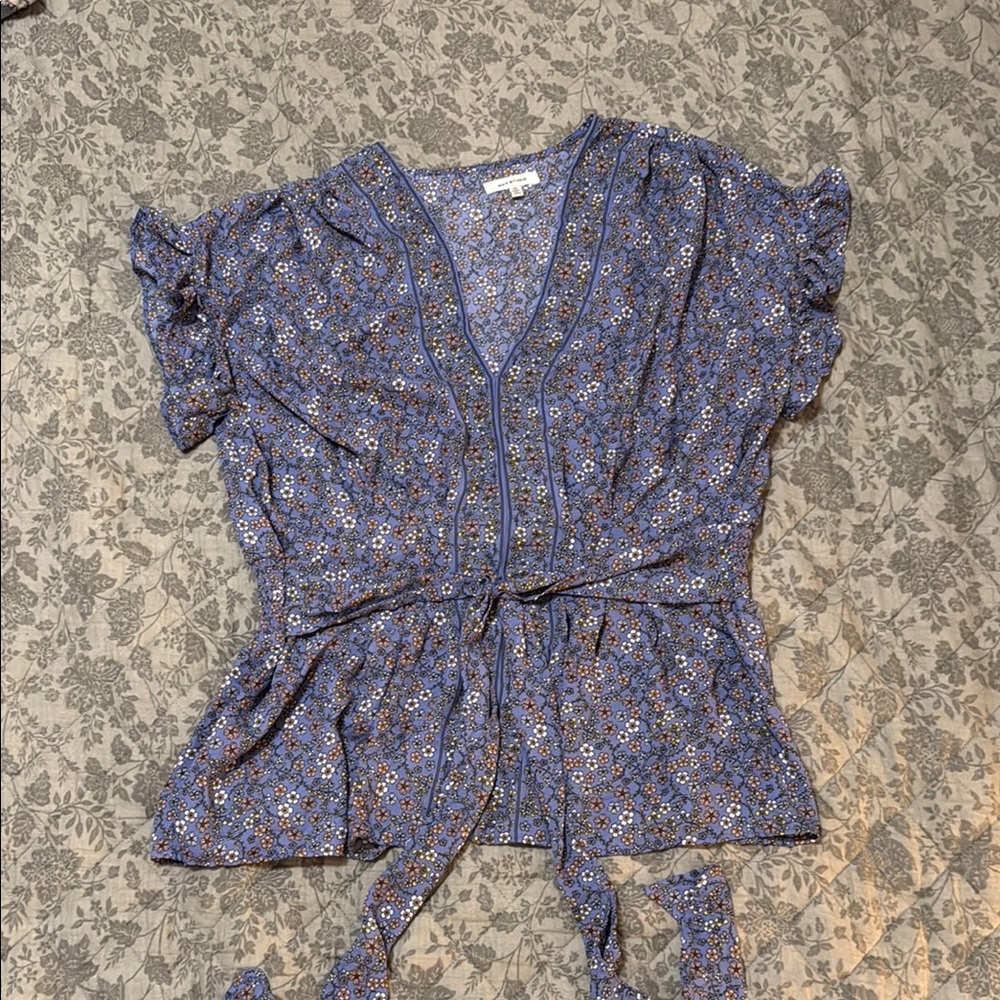 Max Studio Blue Flutter Sleeve Ruffled Blouse